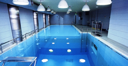 東京都内でも数少ないダイビング専用プール
